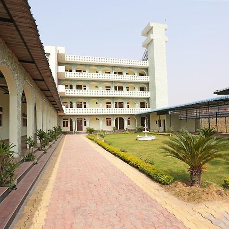 Hotel O Radhika Resort Kota  Eksteriør bilde